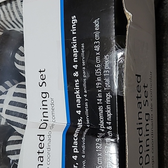 COORDINATED DINING SET BLACK & WHITE 1-RUNNER 4- RINGS 4- PLACEMATS 4- NAPKINS - Picture 6 of 11